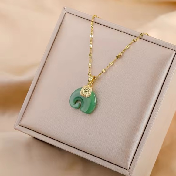 Natural Silk Jade Stone Elephant Pendant Stainless Steel. NWT - Picture 4 of 8